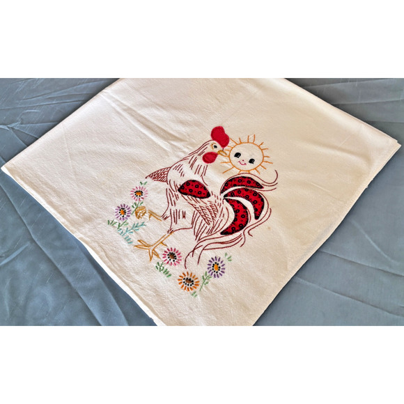 Vintage 1940s-50 SUNSHINE ROOSTER Hand-Embriodered Appliqué Tablecloth 36"x 34" - Picture 9 of 10